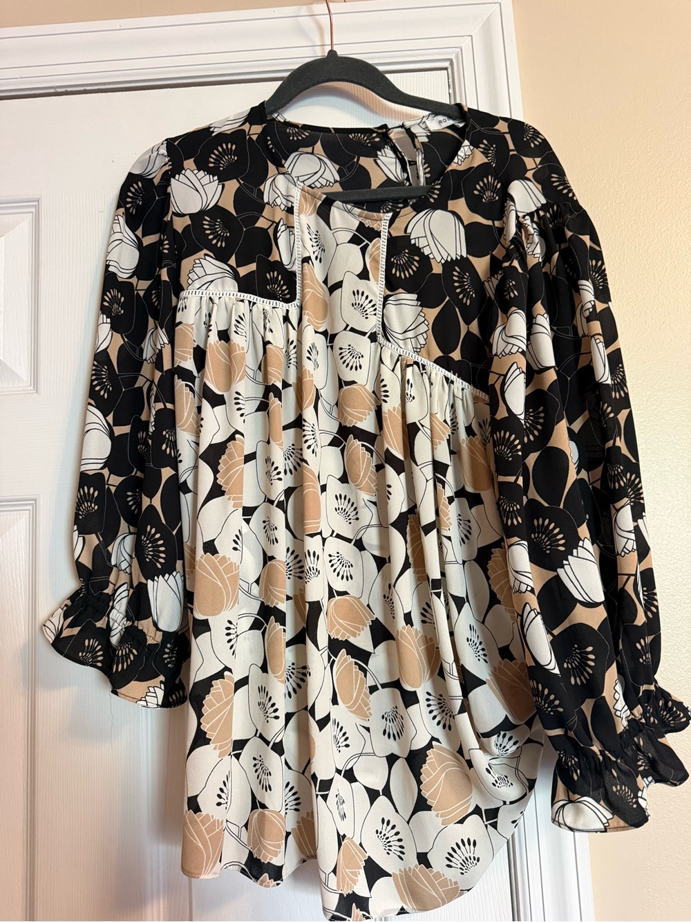 Womens Black, White & Tan Floral Blouse